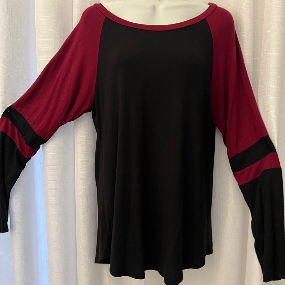 SPRING FWD SPECIAL! Goo Yoo Athletic/ Athleisure Long Sleeve Tee Size L, NWT